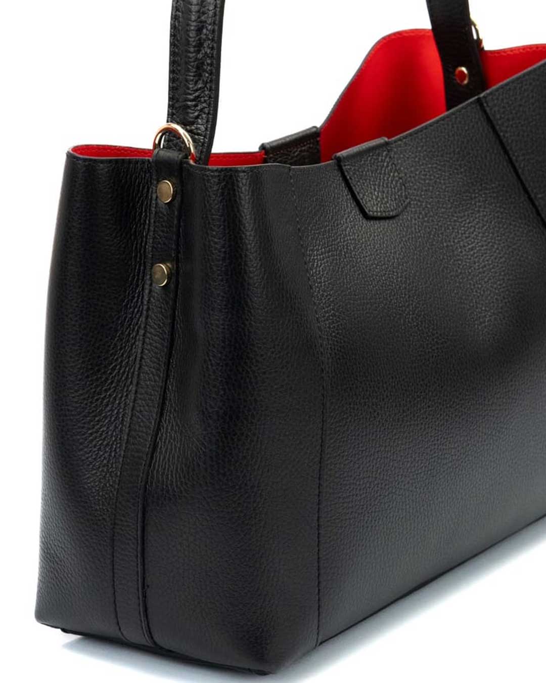 MARGOT Borsa a spalla in vera pelle martellata colore nero con tracolla