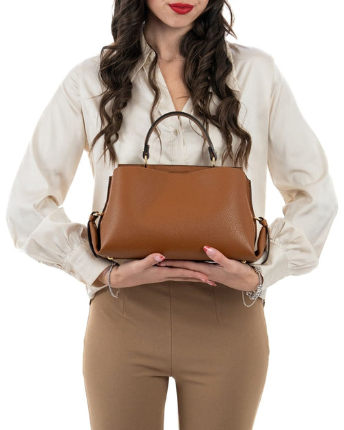 AURA Borsa a mano in vera pelle martellata colore cuoio con tracolla