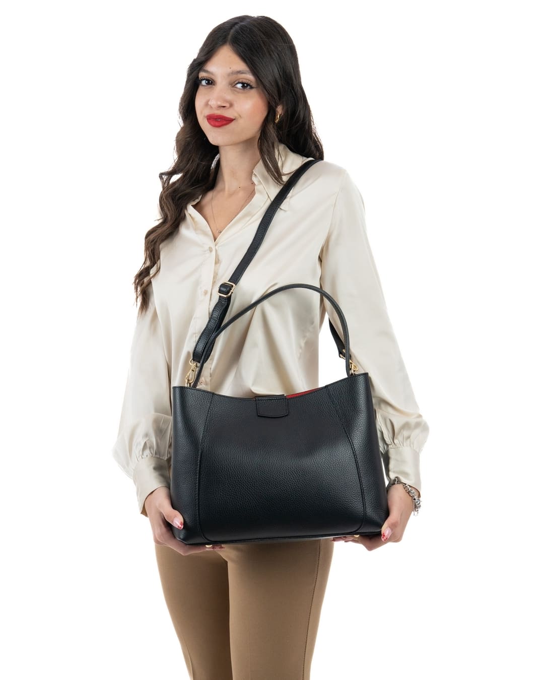 MARGOT Borsa a spalla in vera pelle martellata colore nero con tracolla