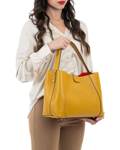 MARGOT Borsa a spalla in vera pelle martellata colore senape con tracolla