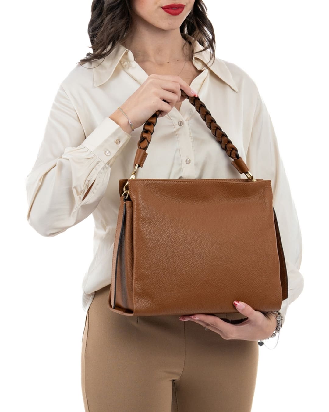 AGATHA Borsa a spalla in vera pelle martellata colore cuoio con manico intrecciato e tracolla