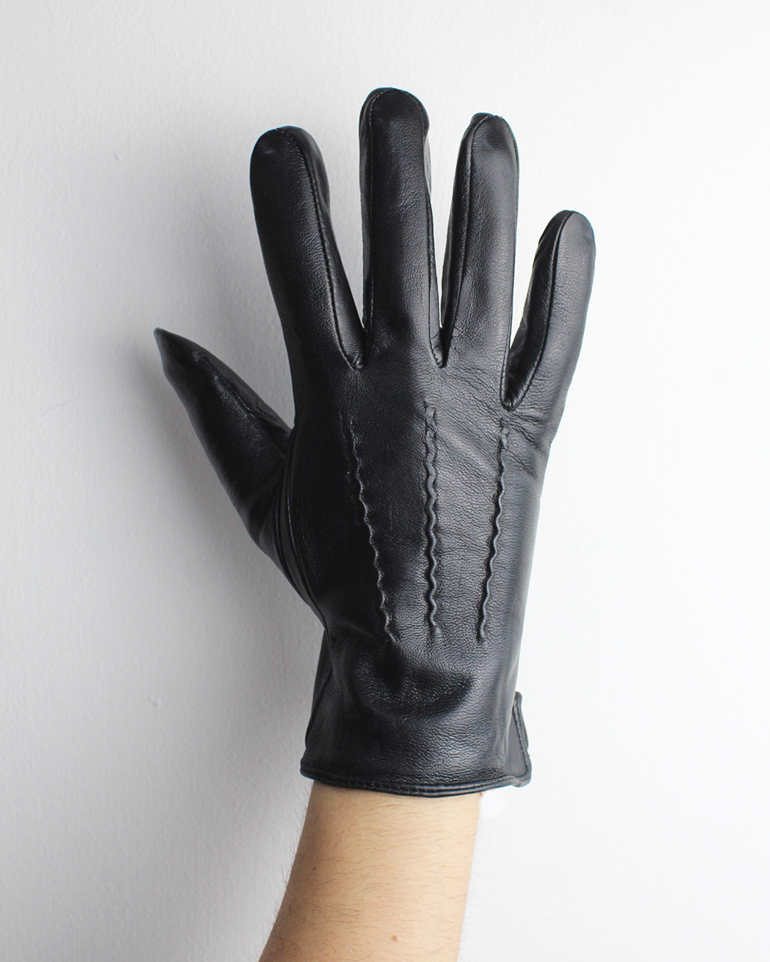 <b> GUANTI UOMO </b> <br> Guanti in vera pelle nero da uomo con interno in pelo - immagine 2