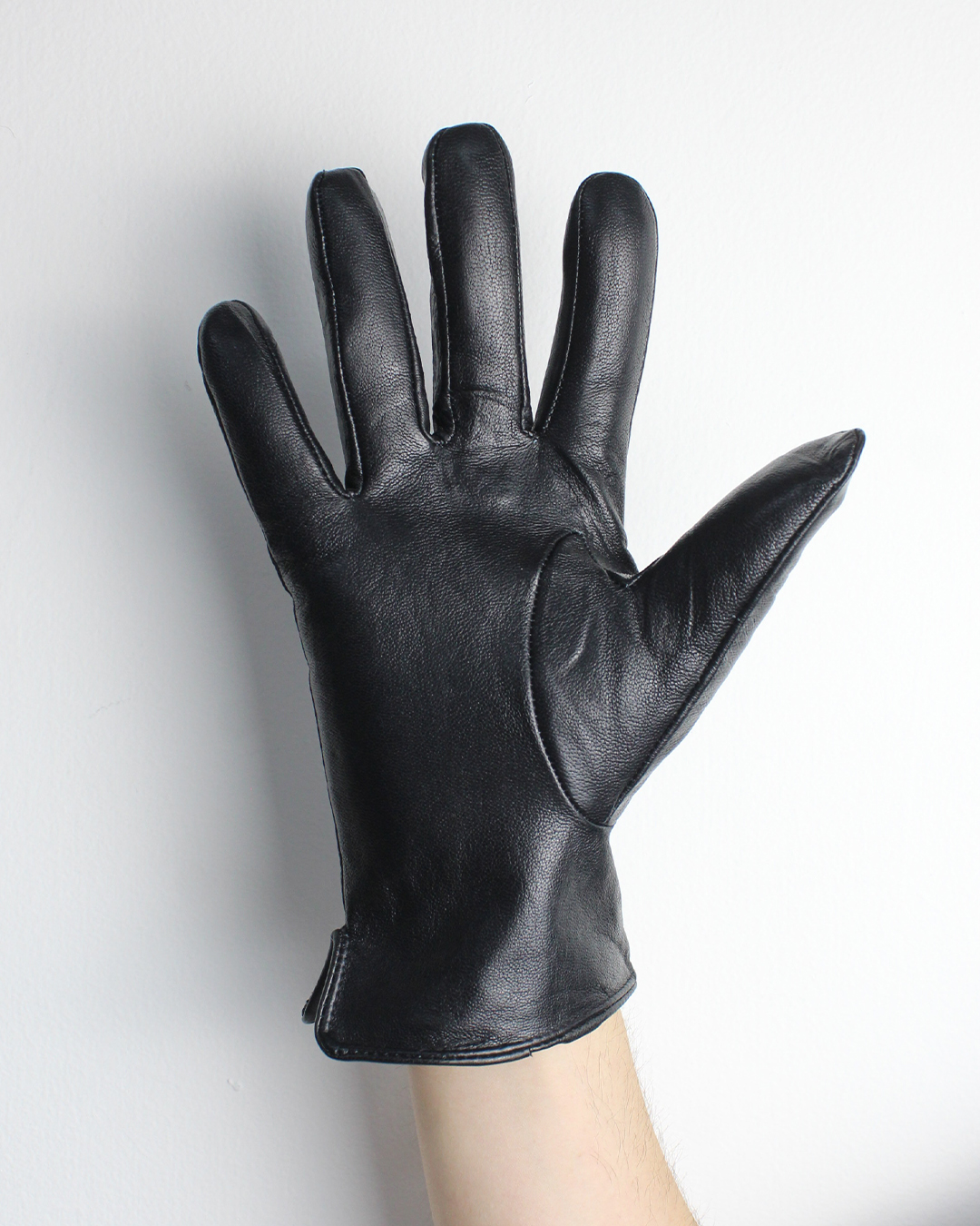 <b> GUANTI UOMO </b> <br> Guanti in vera pelle nero da uomo con interno in pelo - immagine 3